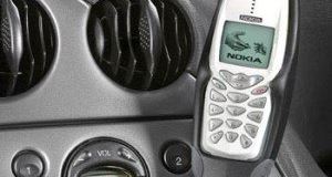 Sending a text message while driving 'is riskier than drink driving'