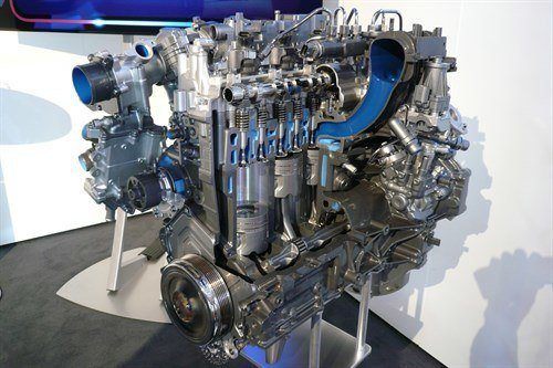 Jaguar XE Ingenium Engine (2)