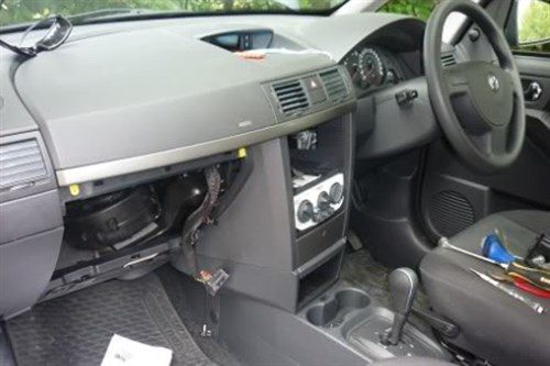 Vauxhall Zafira Heater Blower Location (1)
