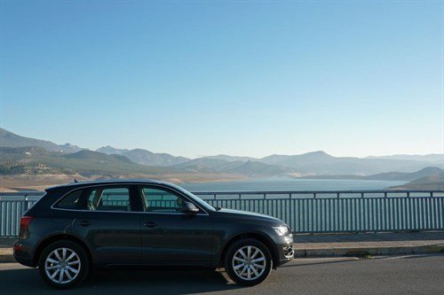 Audi Q5 2.0TDI Side 700