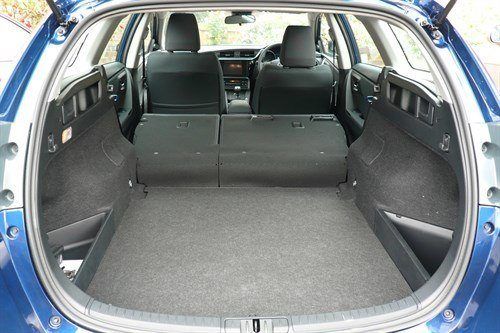 Toyota Auris Tourer Load 3 (1)