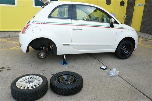 FIAT 500 RO08 DZJ Changing Wheels