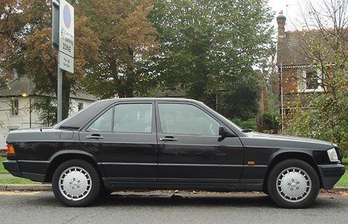 MB 190E 2.6 Side 700