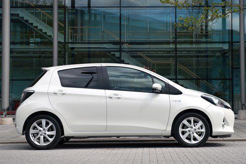 Toyota Yaris Hybrid T3 Side