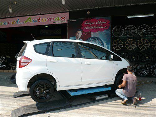 Honda Jazz Tyre Swap