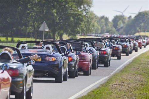 Mazda MX5 683 Car Queue (1)