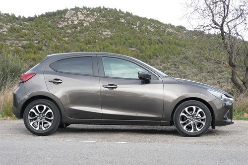 Mazda 2 2015 T Side Hill