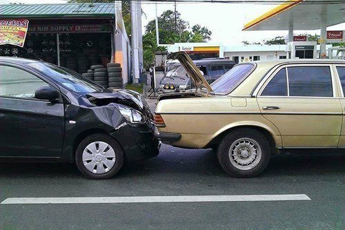 Crash Mercedes W123 Rear -ended