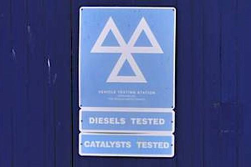 Mo T Blue Garage Door 6x4