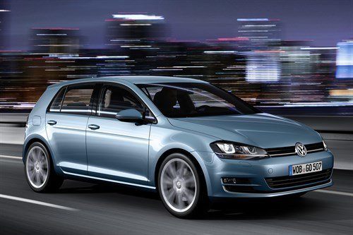 VW Golf VII F34 Blue Moving