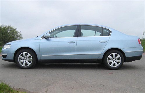VW Passat 05 Side 700