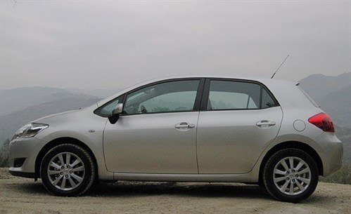 Toy Auris Side 700