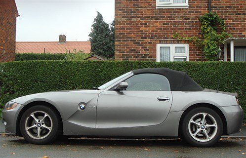 BMW Z4 Rdstr Side Street 700