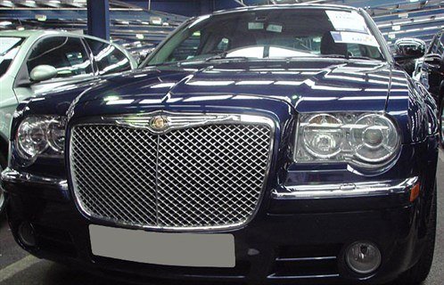 Chry 300C Bentley Grille Retouched