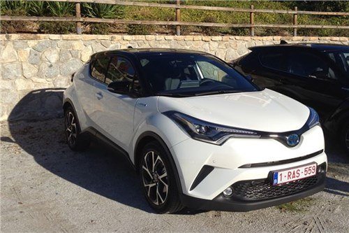 Toyota -chr -f 34-white -and -black