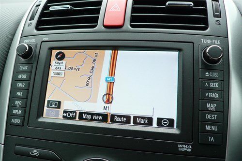 Toy Auris HSD Satnav 700