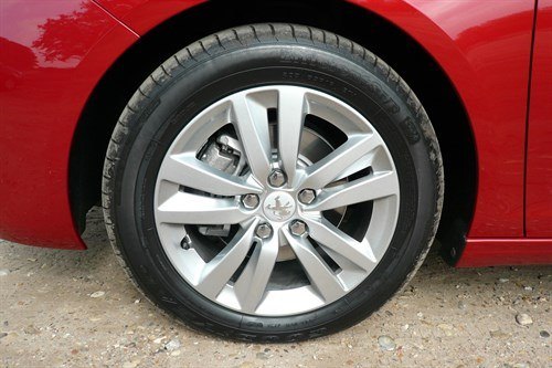 Peugeot 308 2014 LT 205 55 R16