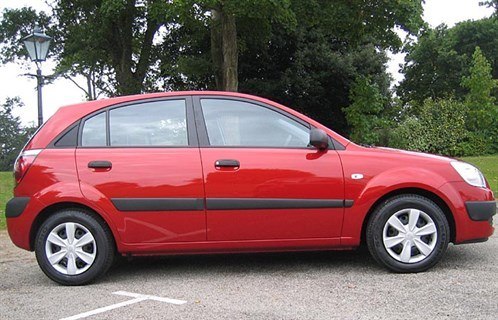 KIA Rio 05 Side 700
