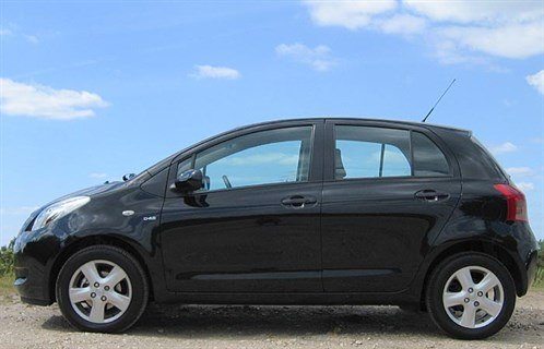 Toy Yaris 06 Side FL 700