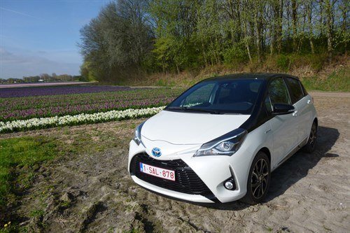 Toyota Yaris 2017 White Black F34