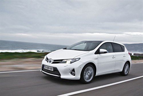 Toyota Auris Hybrid 2013 F34 Road