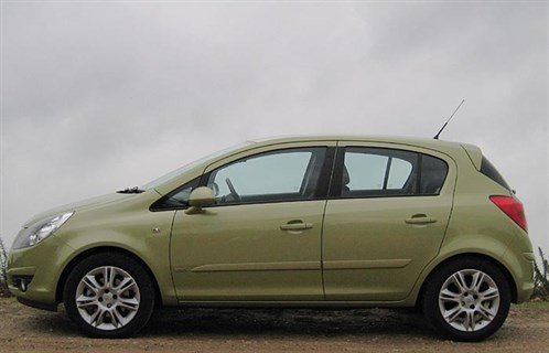 Vaux Corsa D 5-dr Side 700