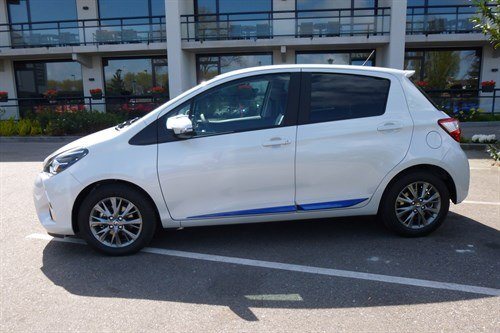 Toyota Yaris 2017 White Blue Stripe Side