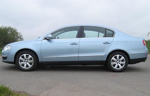 VW Passat 05 Side 700
