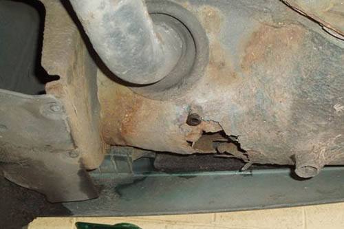 Mercedes W210 Rust M2 (1)