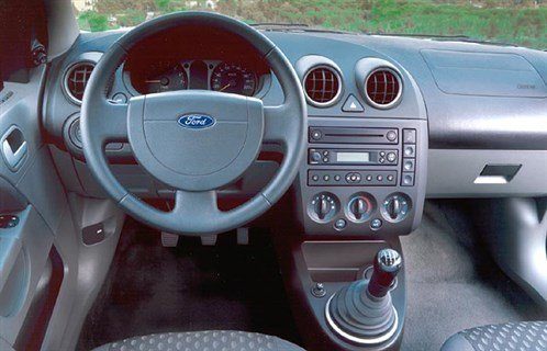 Ford Fiesta 02 Cockpit 700