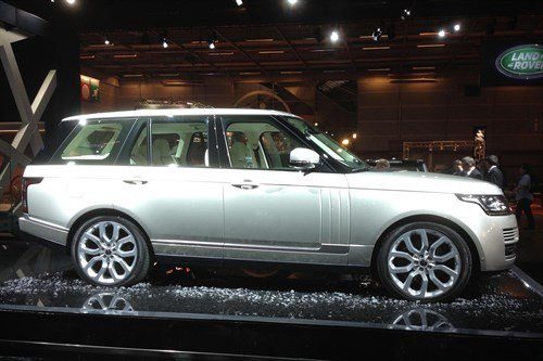 LR Range Rover 2013 Side Paris