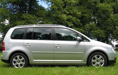 VW Touran DSG Side 700