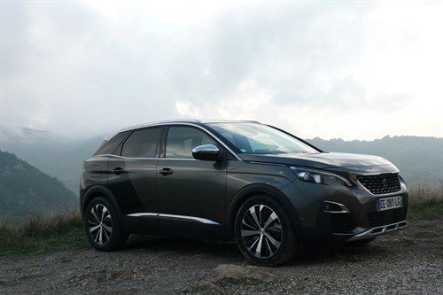 Peugeot 3008 GT Front Side Mountain