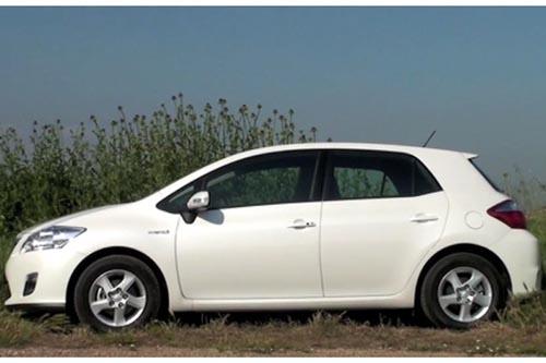 Toy Auris Hybrid Side 700