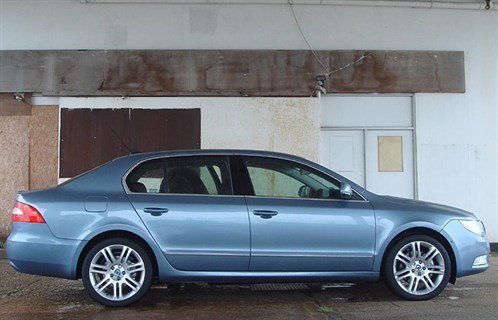 Sko Superb II T Side 700