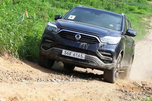 Ssangyong Rexton 2017 Cresting 3 Best (1)