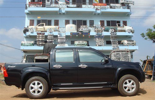 Isuzu D-Max House Of Cars 700