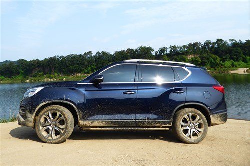 Ssang Yong Rexton 2017 Blue Side River
