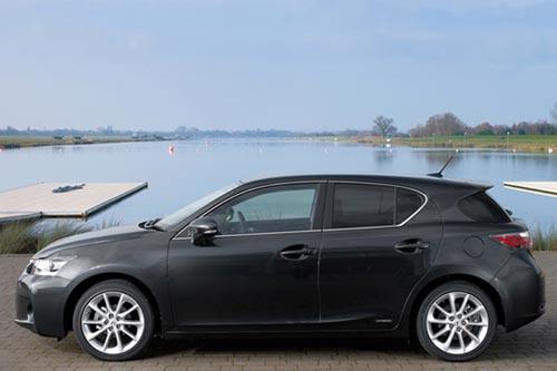 Lexus CT200h T5 Side 700
