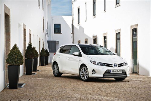 Toyota Auris Hybrid 2013 F34 Street