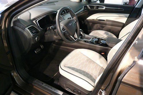 Ford -mondeo -vignale -front -seat -white _630x 420
