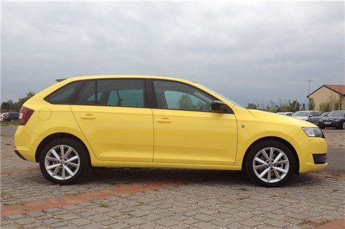 Skoda _rapid _spaceback _side _yellow
