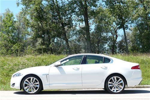 Jaguar -XF-2.2D-T-side -700