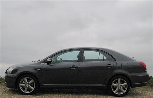 Toy Avensis 06 Side 700