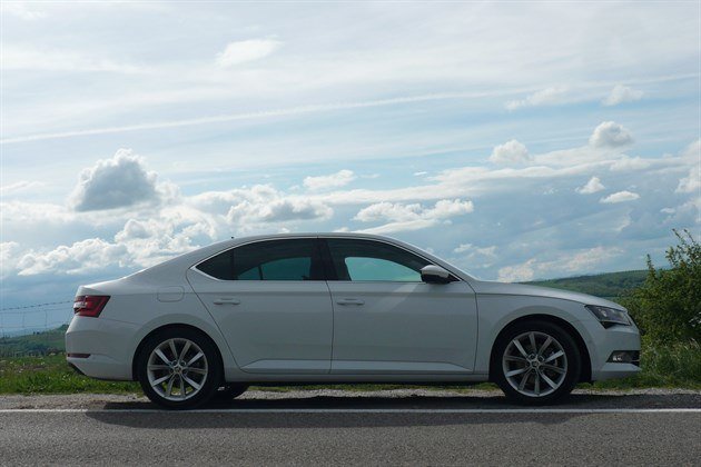 Skoda Superb 2015 Side II