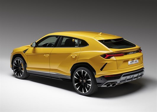 Lamborghini Urus _3-4_rear