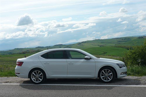 Skoda Superb 2015 Side 1