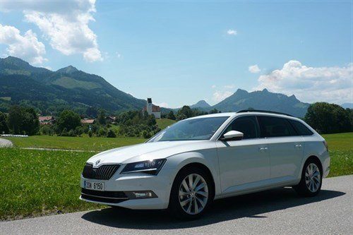 Skoda Superb Estate 2015 F34 Mountains
