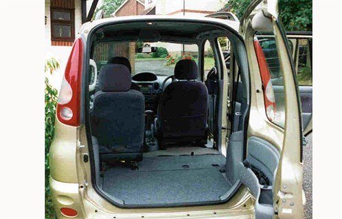 Toy Yaris Verso Back Door 700