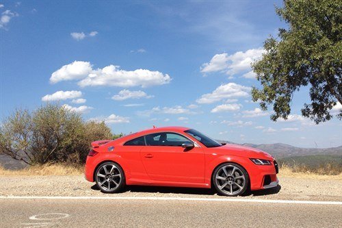 Audi TTRS 2016 Coupe Side Orange (1)